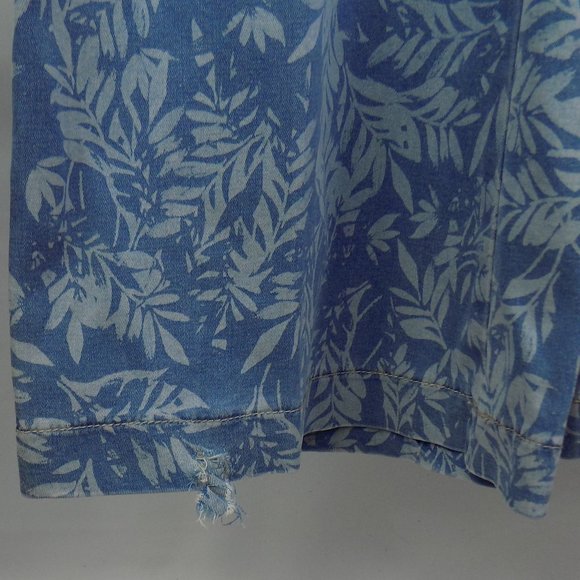 NYDJ - Claire Trouser Palace Leaves Print Size 10P NWT TORN LEG BOTTOM READ! - Picture 2 of 13